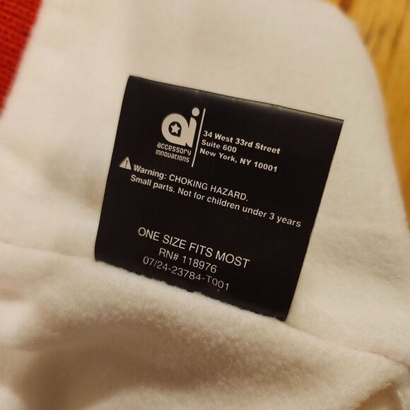 Netflix Stranger Things Unisex OS Beanie Pom Pom White Red Fleece Lined NWT - Picture 6 of 6